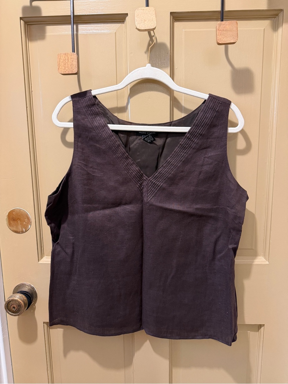 Sleeveless black V-Neck Valerie Stevens 100% linen shell